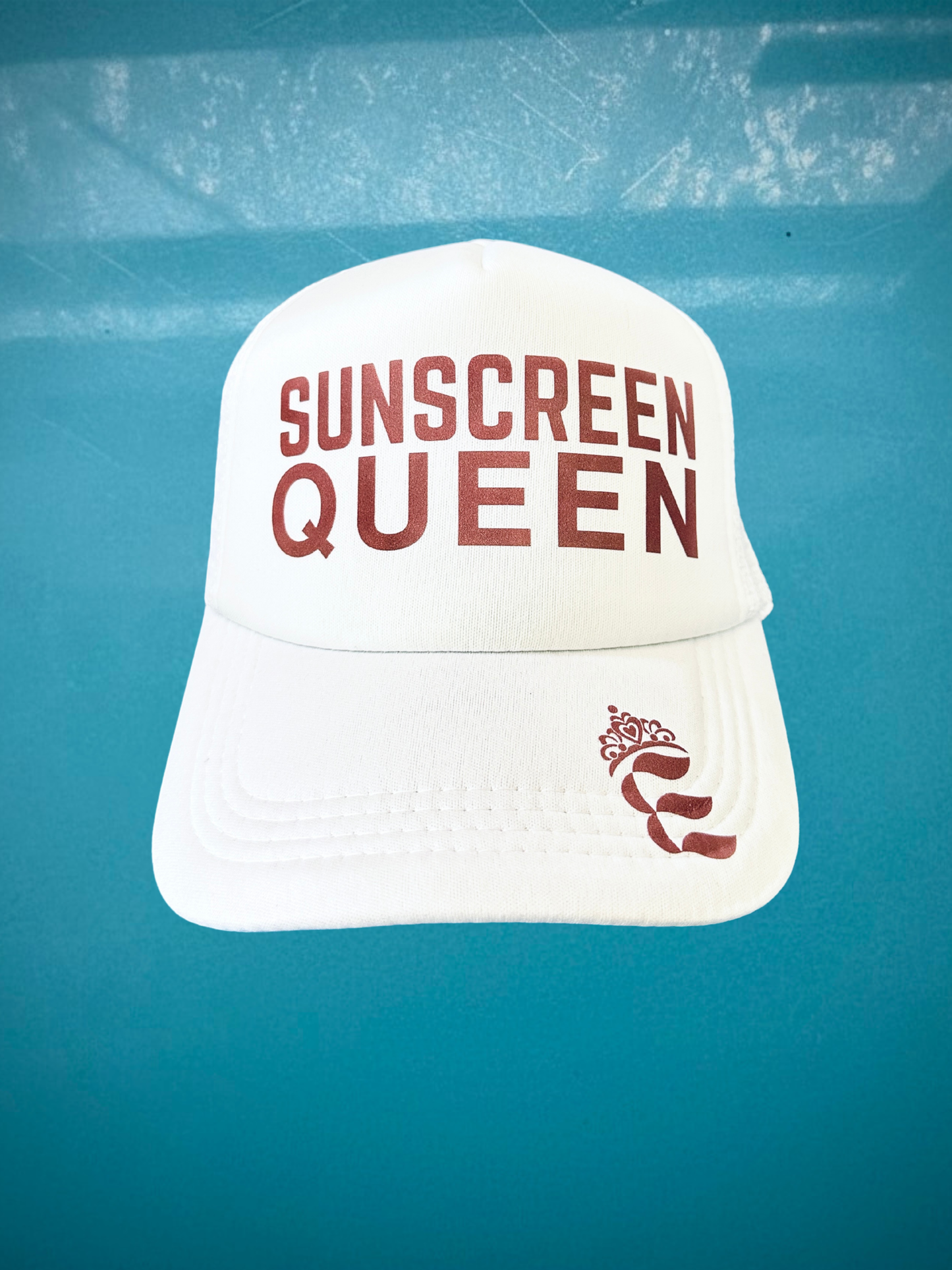 SUNSCREEN QUEEN HAT - breathable mesh backing